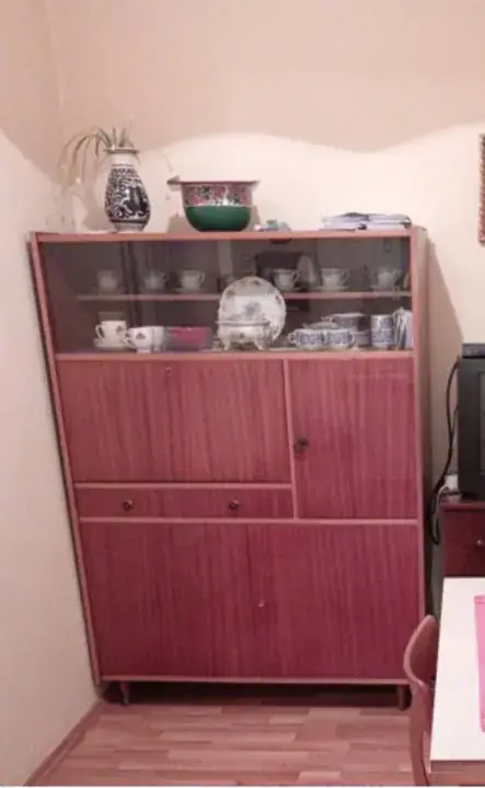 Staklena vitrina spremna za pažljivo nošenje