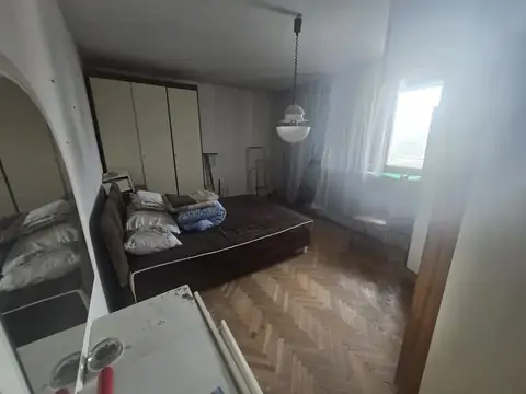 Nameštaj u stanu pre iznošenja i odvoza u Beogradu