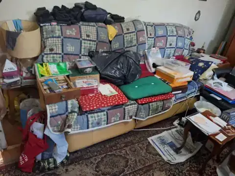 Police i kućne stvari pre odnošenja