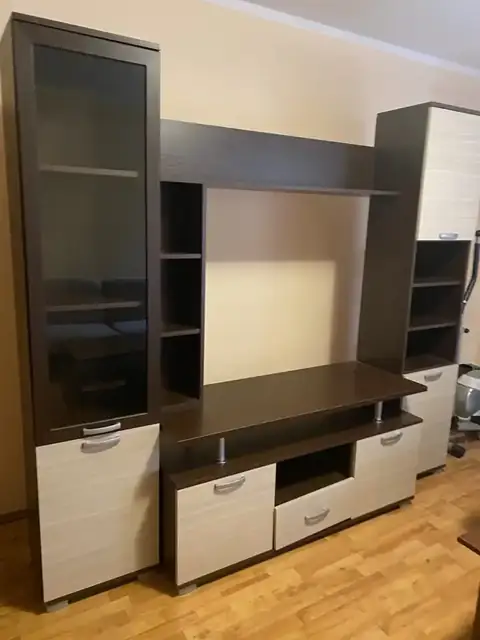 Regal i nameštaj iz dnevne sobe