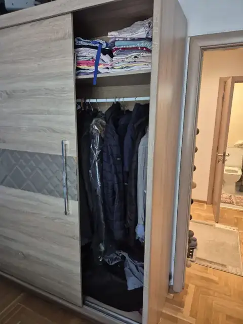 Klizni plakar pripremljen za demontažu