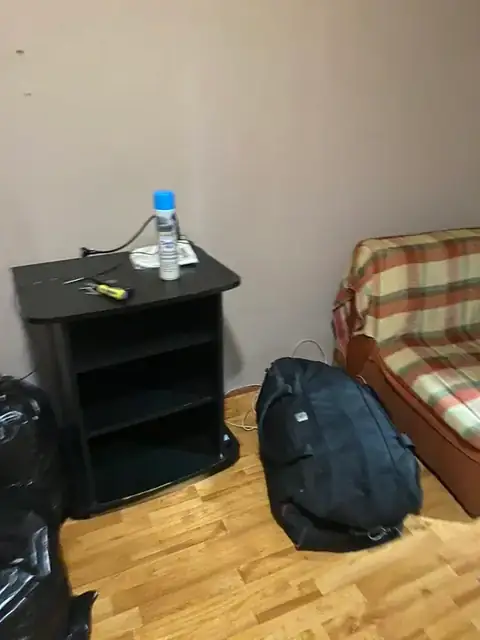 Noćni stočić i sitne stvari pre iznošenja