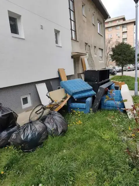 Kupatilo i šut pripremljeni za odnošenje
