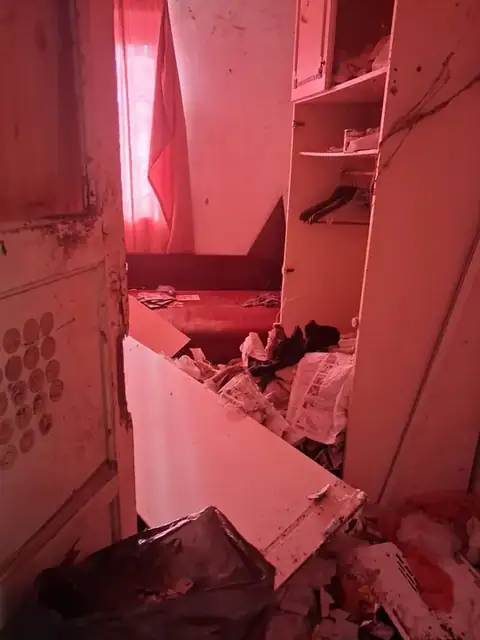 Delovi plakara i ormara spremni za odvoz